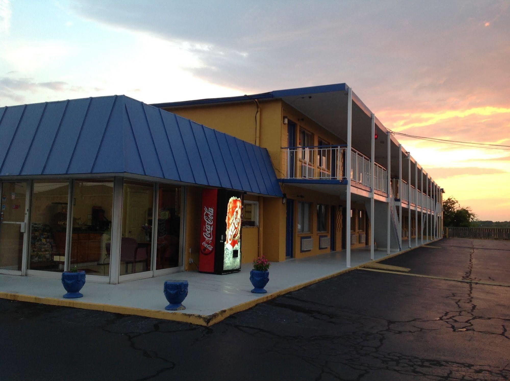 Belmont Inn And Suites Hampton Eksteriør billede